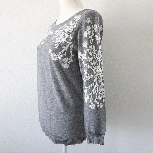 Rain + Rose Gray Embroidered‎ Floral Angora Sweater Size Small - Picture 8 of 10